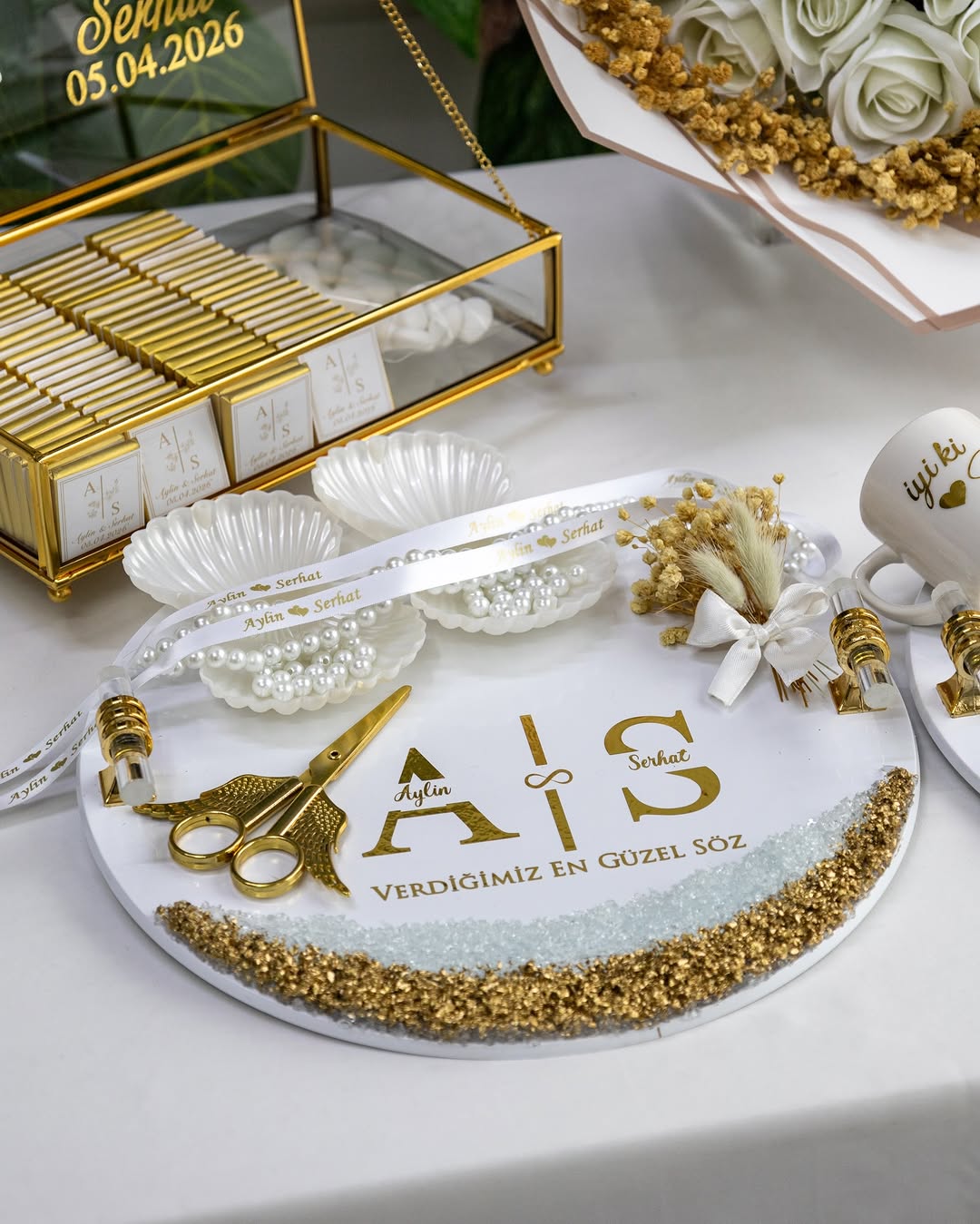 Gold Taşlı Beyaz Söz Nişan Çiçek Çikolata Tepsi Seti - Görsel 3